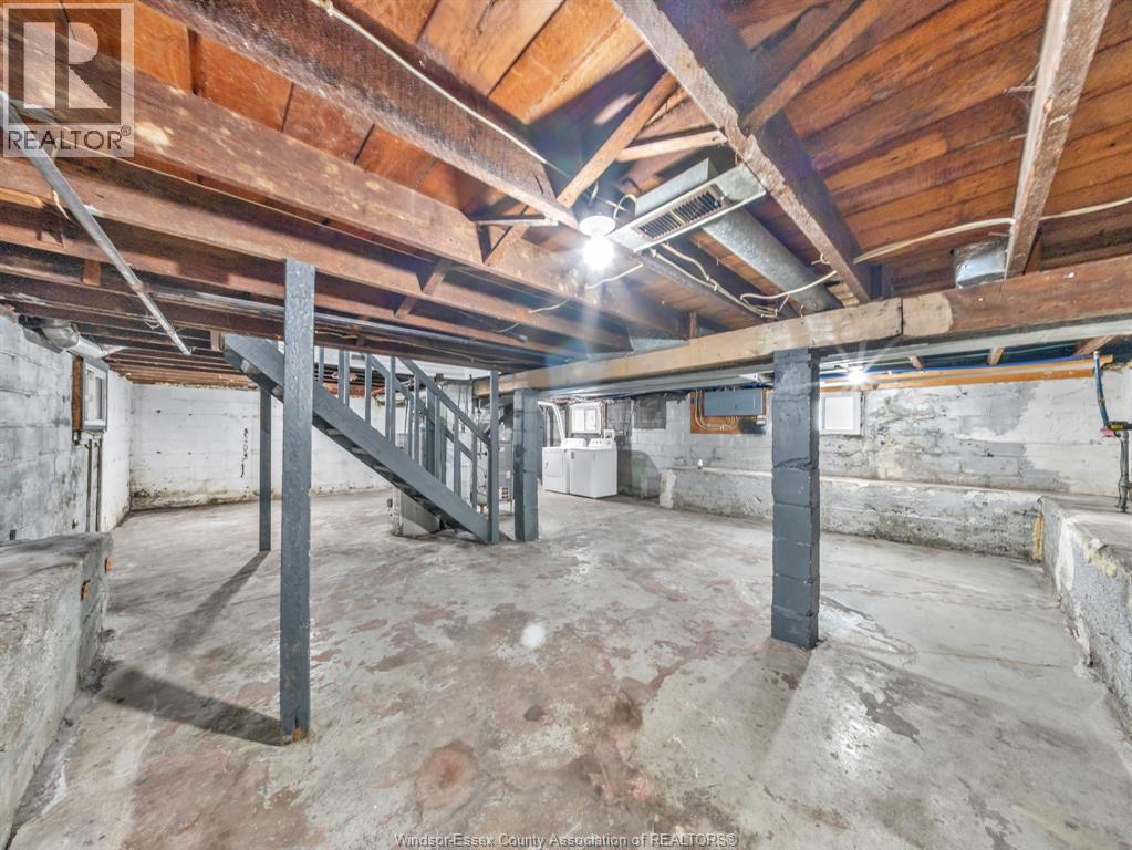 1096 Hall Property Photo 32