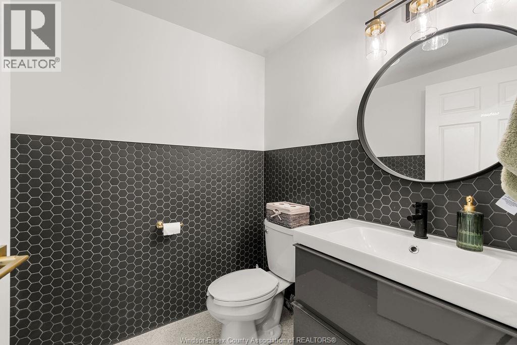 8031 Wyandotte Street East Property Photo 15