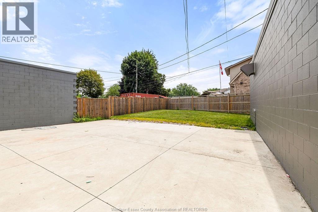 8031 Wyandotte Street East Property Photo 20