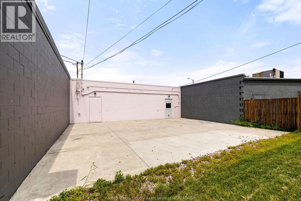 8031 Wyandotte Street East Property Photo 21