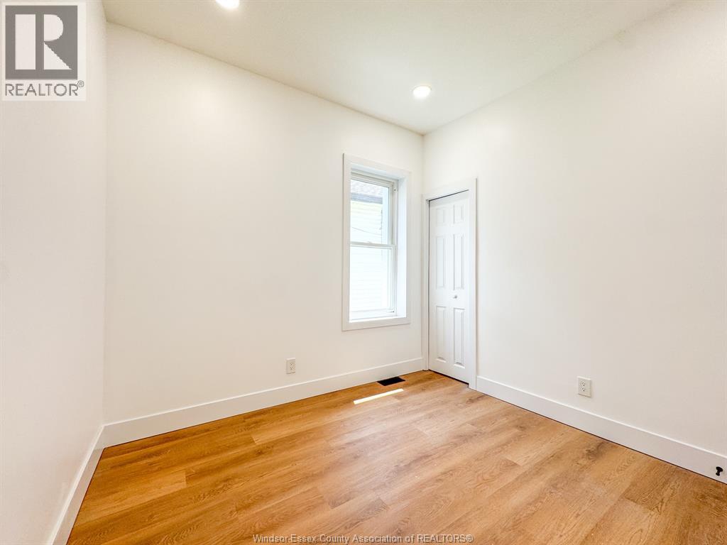 651 Brock Street Property Photo 9