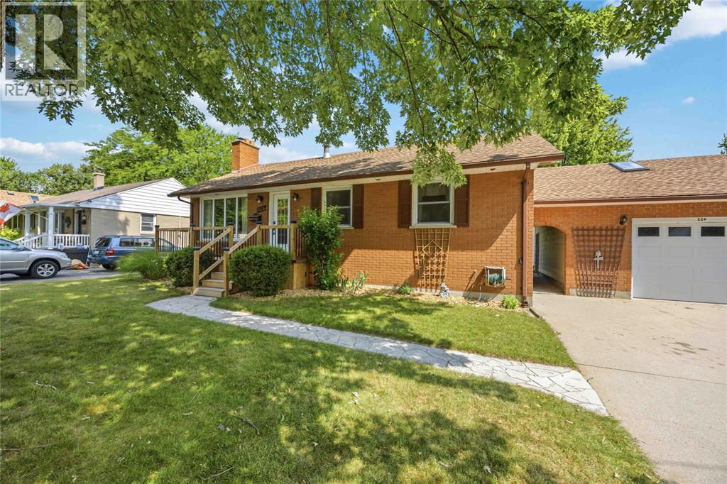 824 Charlesworth Drive Property Photo 3