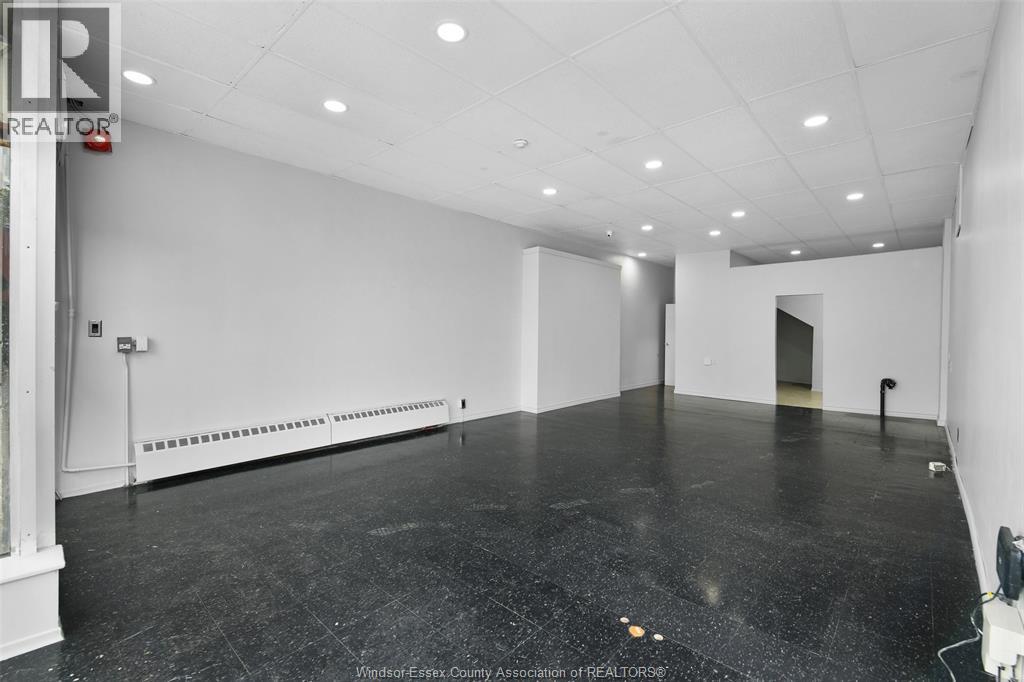 1194 Wyandotte Street East Property Photo 7