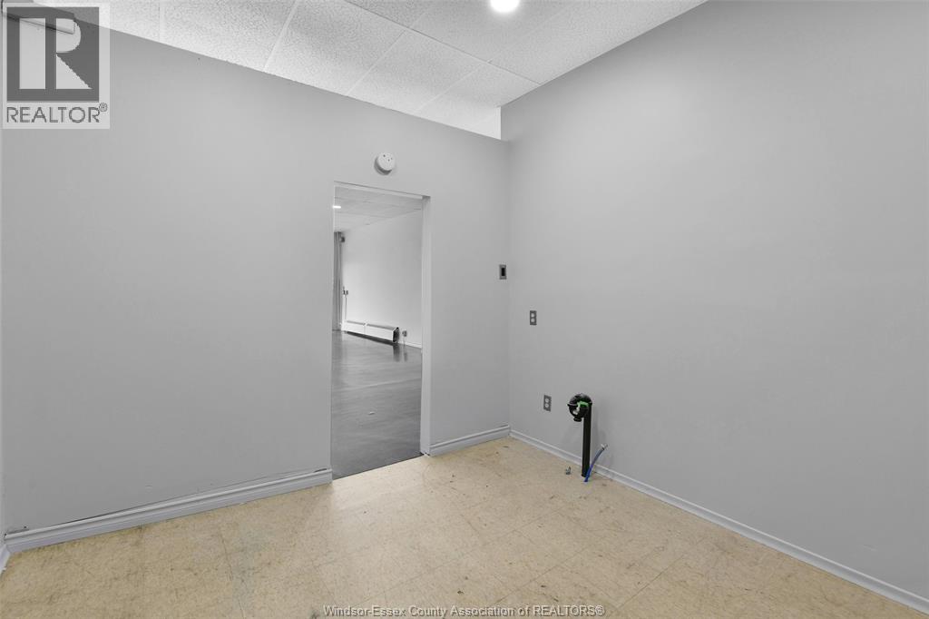 1194 Wyandotte Street East Property Photo 10