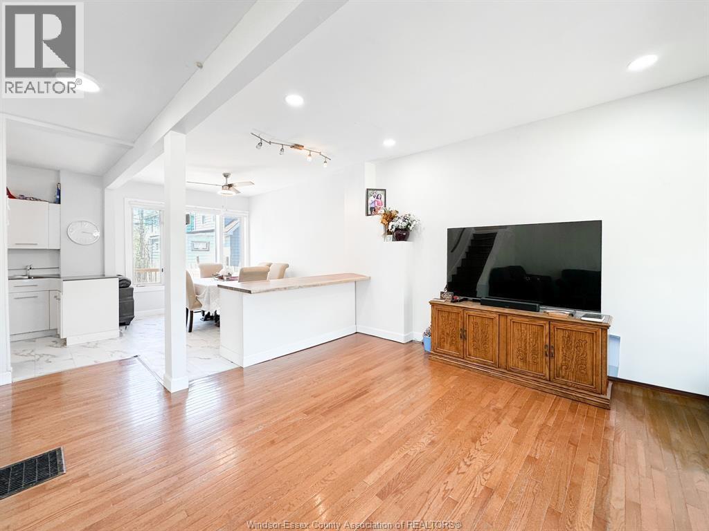 421 Hall Property Photo 7