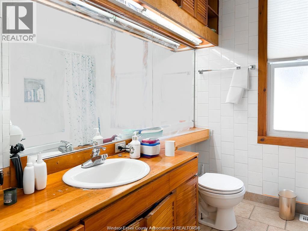 421 Hall Property Photo 18