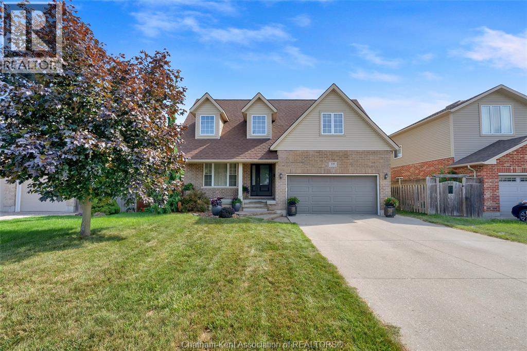 32 Sherwood COURT Property Photo 1