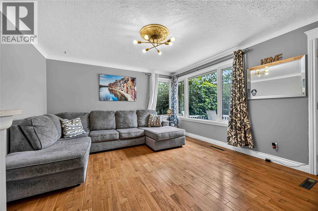 1108 Errol Road East Property Photo 4