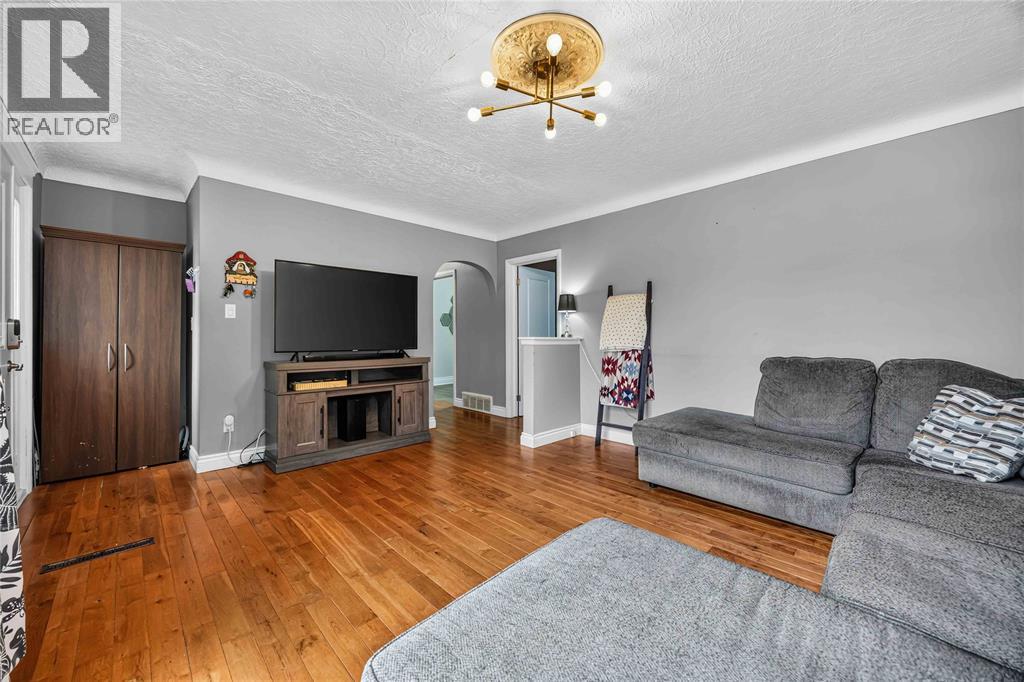 1108 Errol Road East Property Photo 5