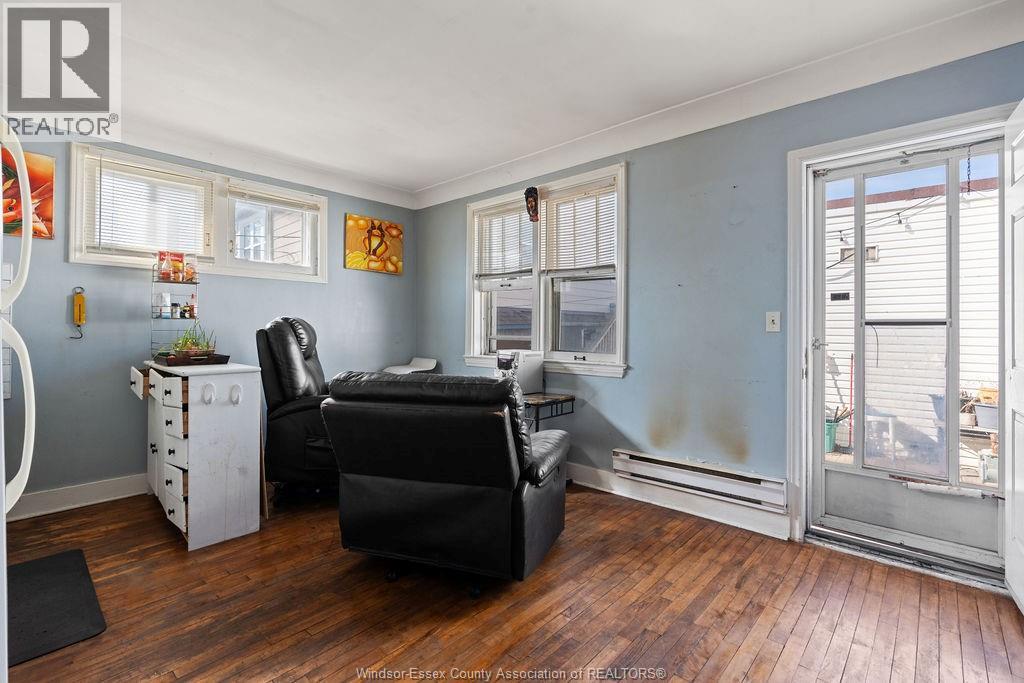 2558 Howard Property Photo 15