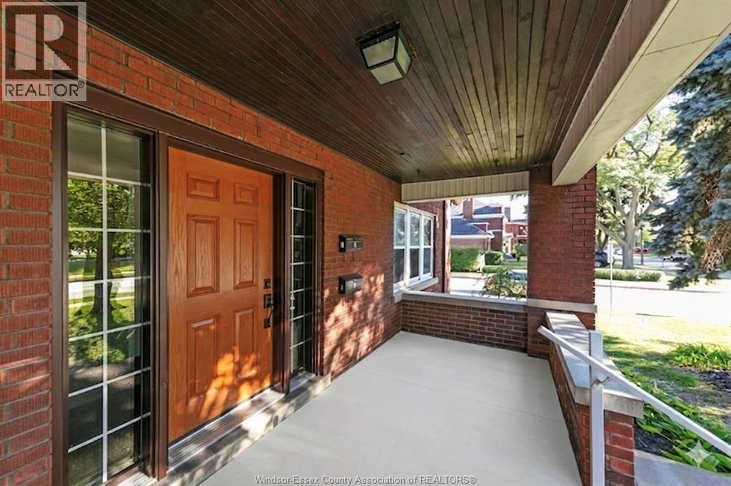1596 Victoria Property Photo 3