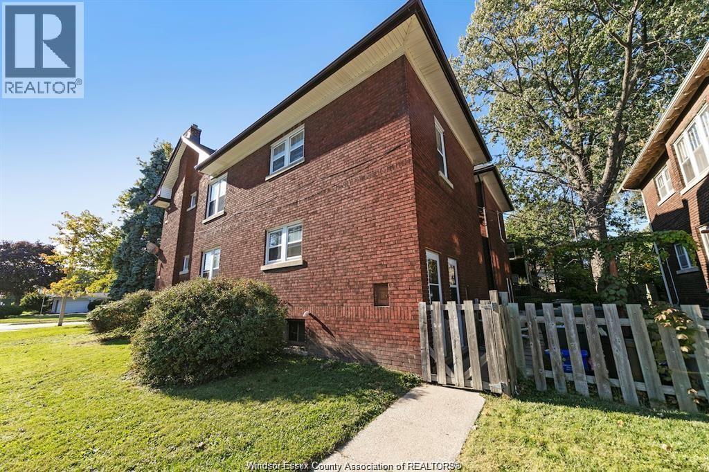 1596 Victoria Property Photo 4