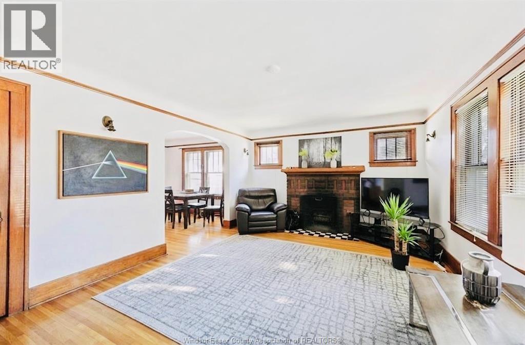 1596 Victoria Property Photo 7