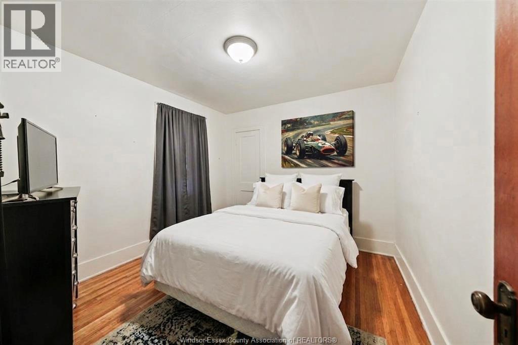 1596 Victoria Property Photo 8