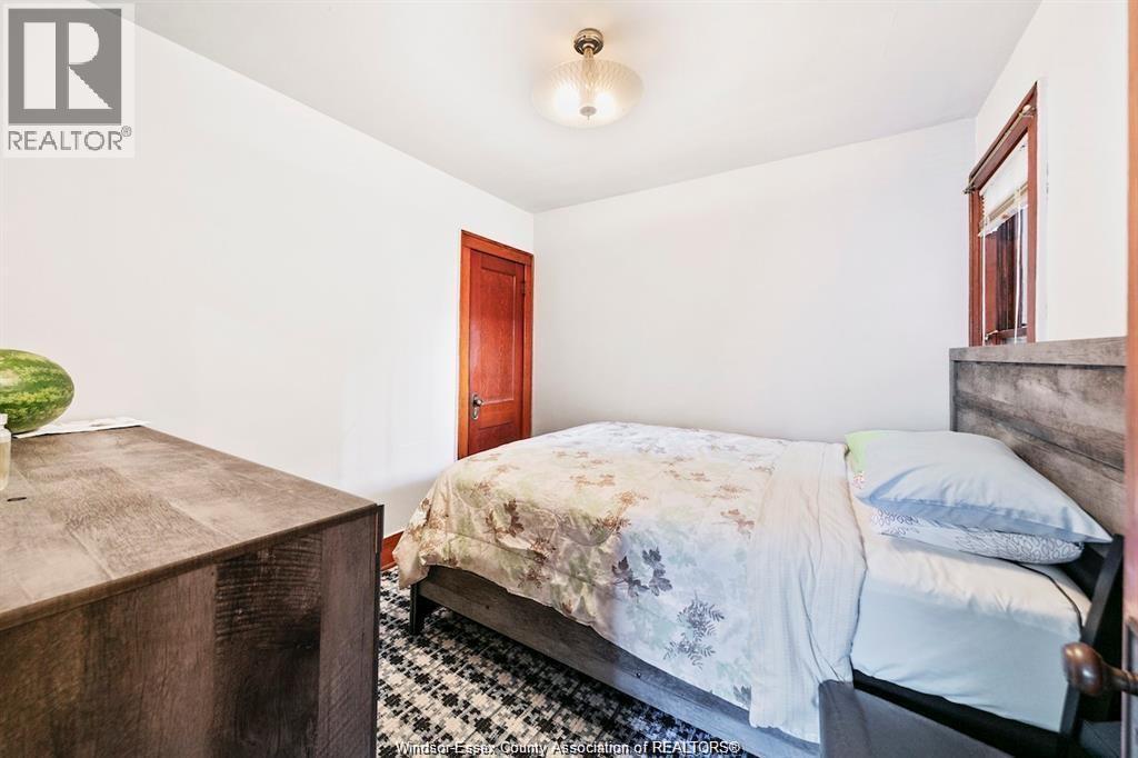1596 Victoria Property Photo 9