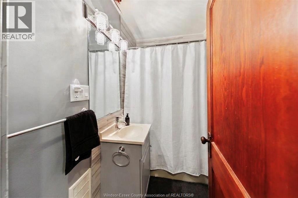 1596 Victoria Property Photo 10