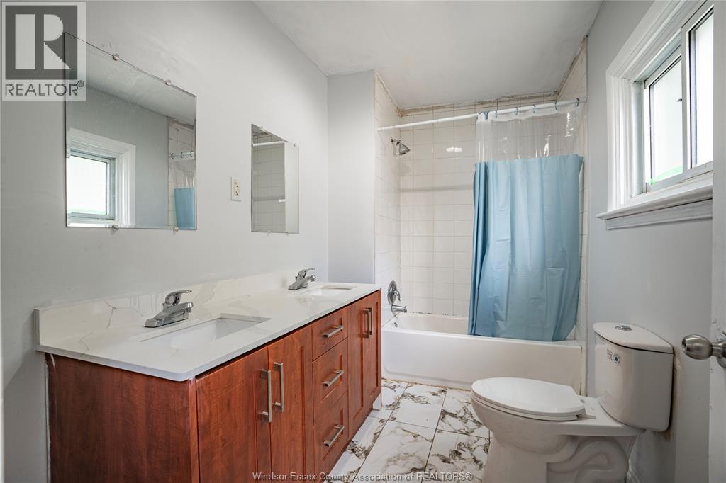 3668 King Street Property Photo 6