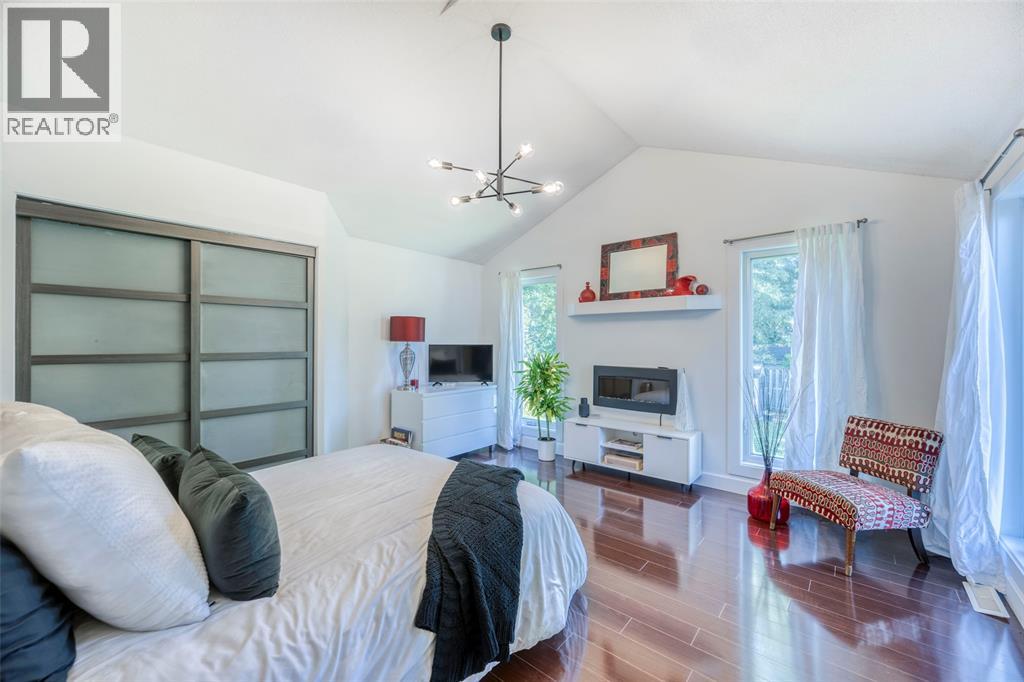 1049 Indian Road North Property Photo 29