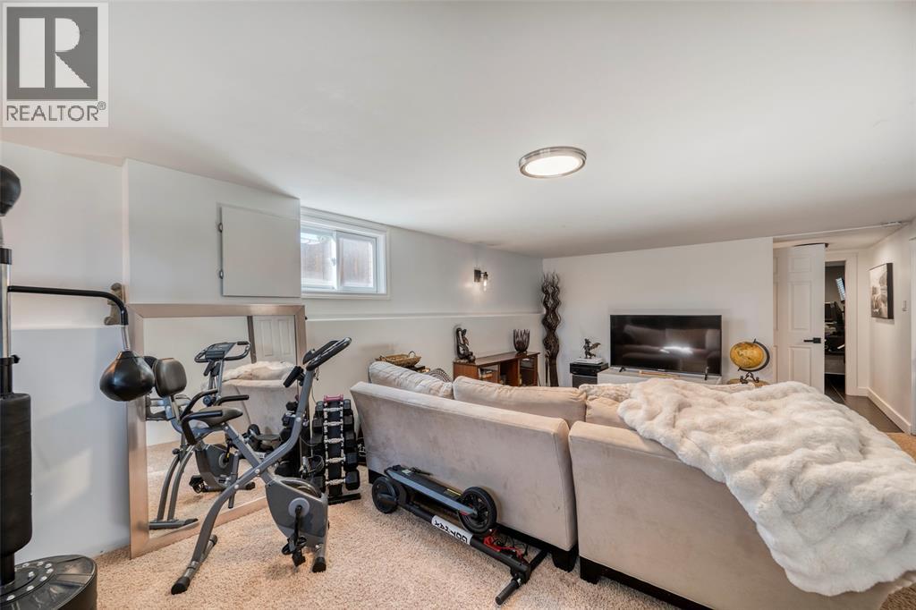 1049 Indian Road North Property Photo 32