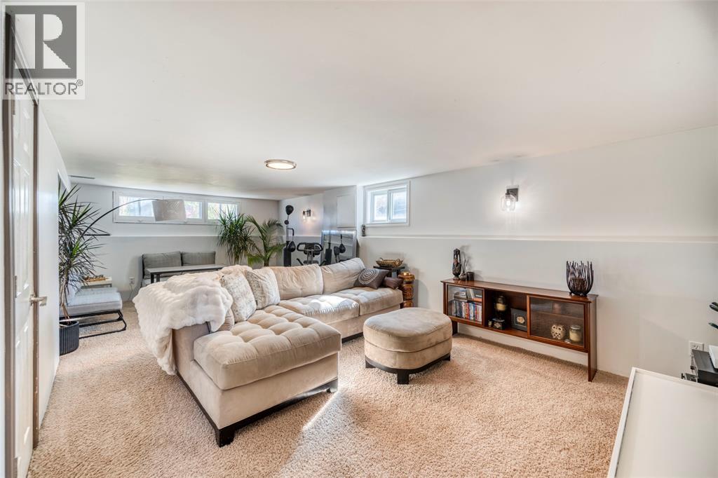 1049 Indian Road North Property Photo 34