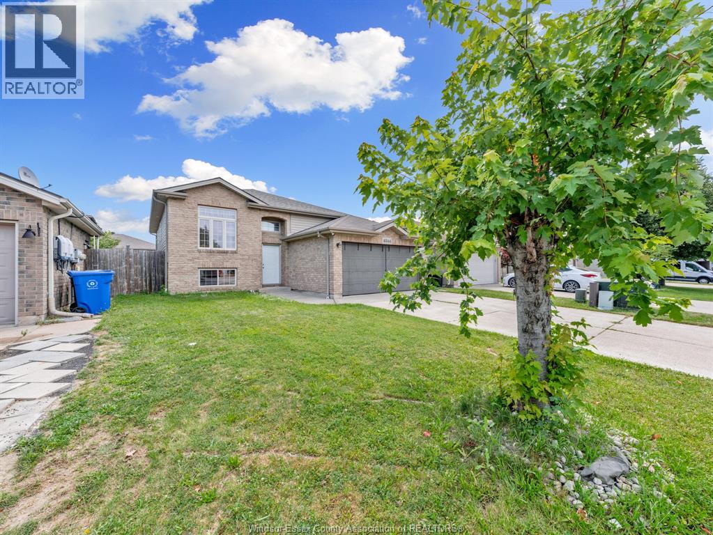4844 Whitefish Crescent Property Photo 4