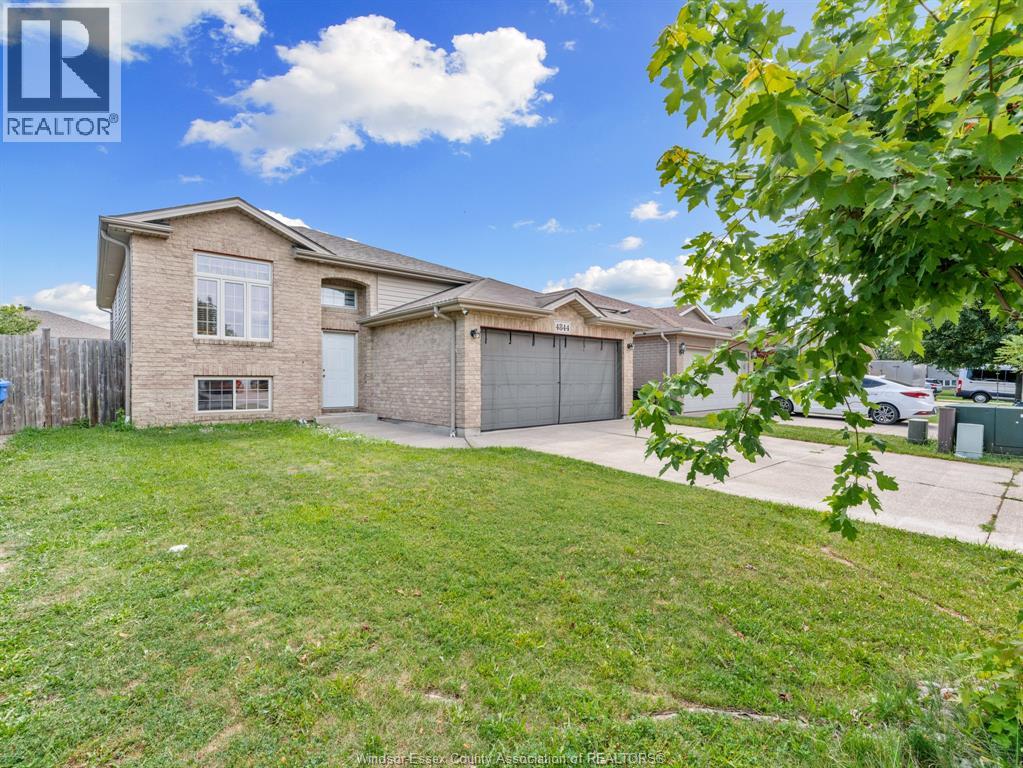 4844 Whitefish Crescent Property Photo 5
