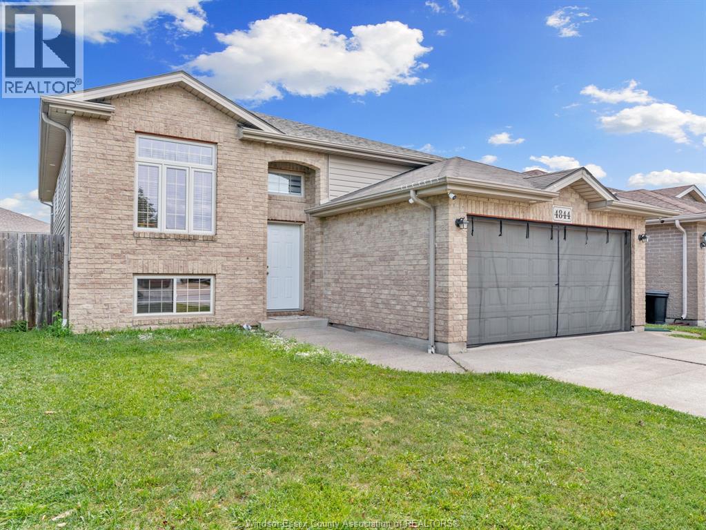 4844 Whitefish Crescent Property Photo 6