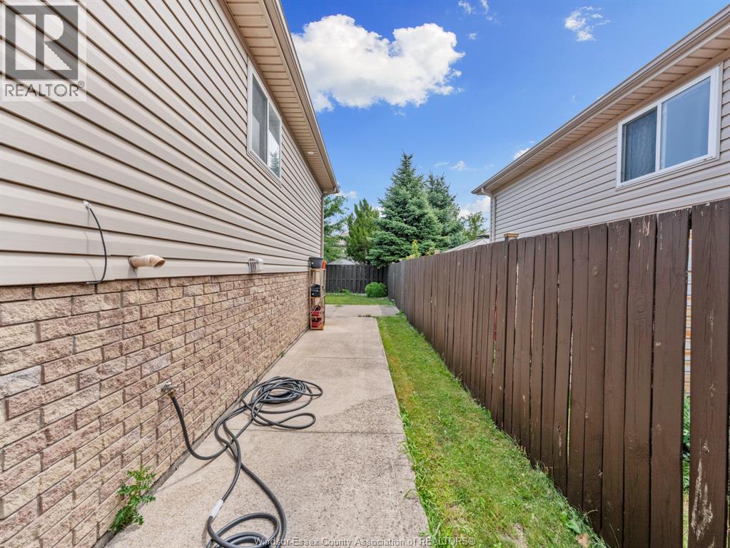 4844 Whitefish Crescent Property Photo 9
