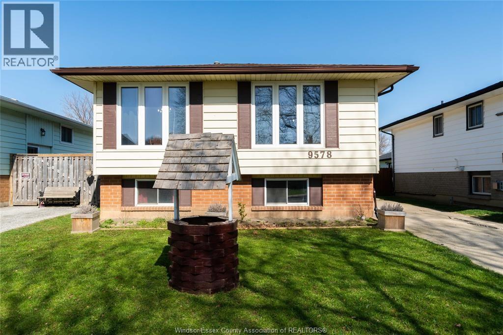 9578 AVERY Unit# MAIN Property Photo 1