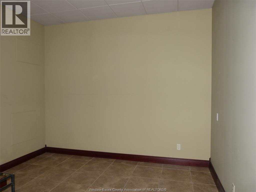 22 Talbot West Unit# 2nd Level Property Photo 12