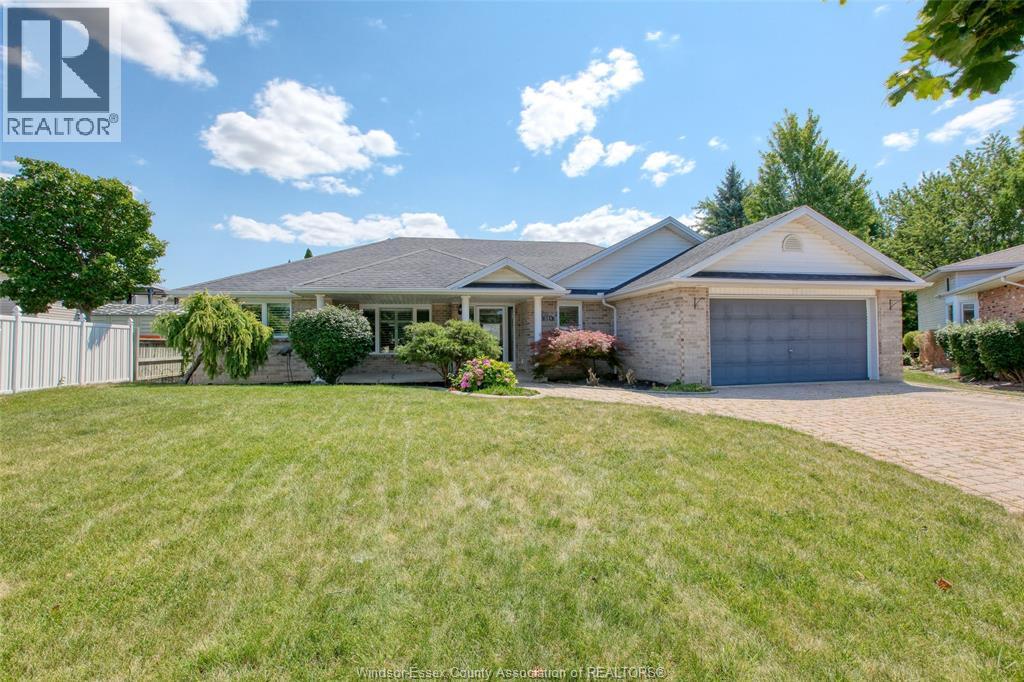 521 Royal Ridge Crescent Property Photo 1