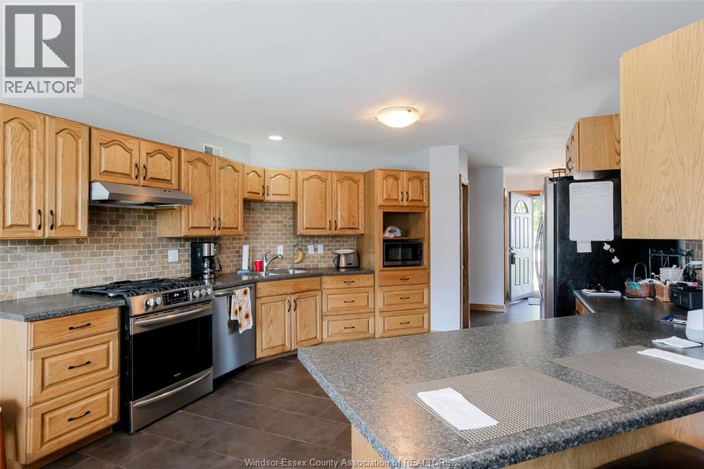 521 Royal Ridge Crescent Property Photo 12