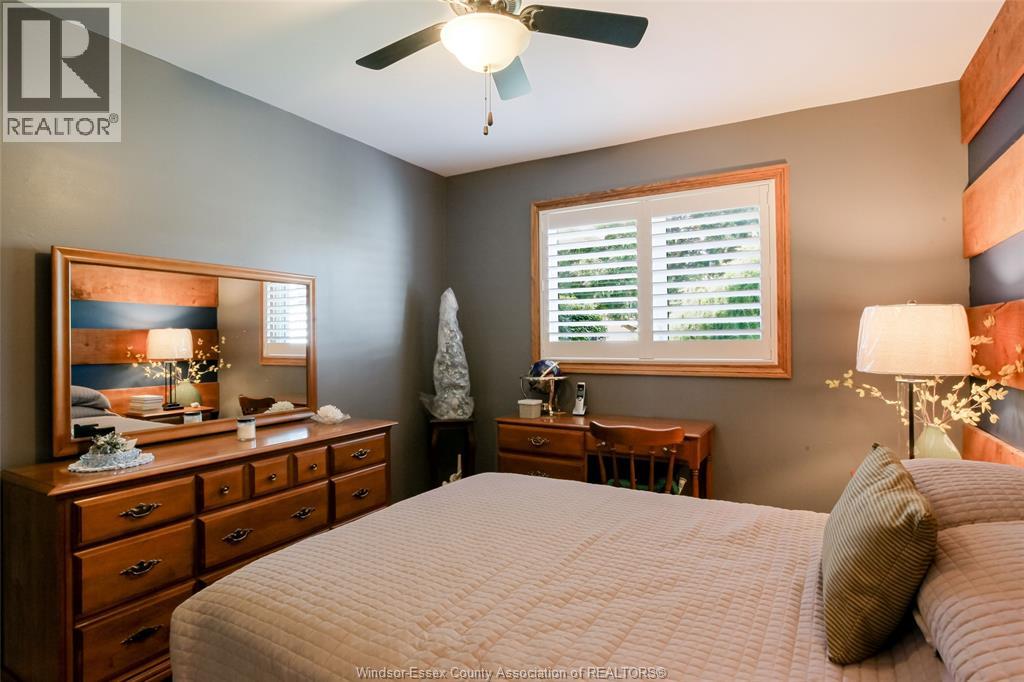 521 Royal Ridge Crescent Property Photo 17