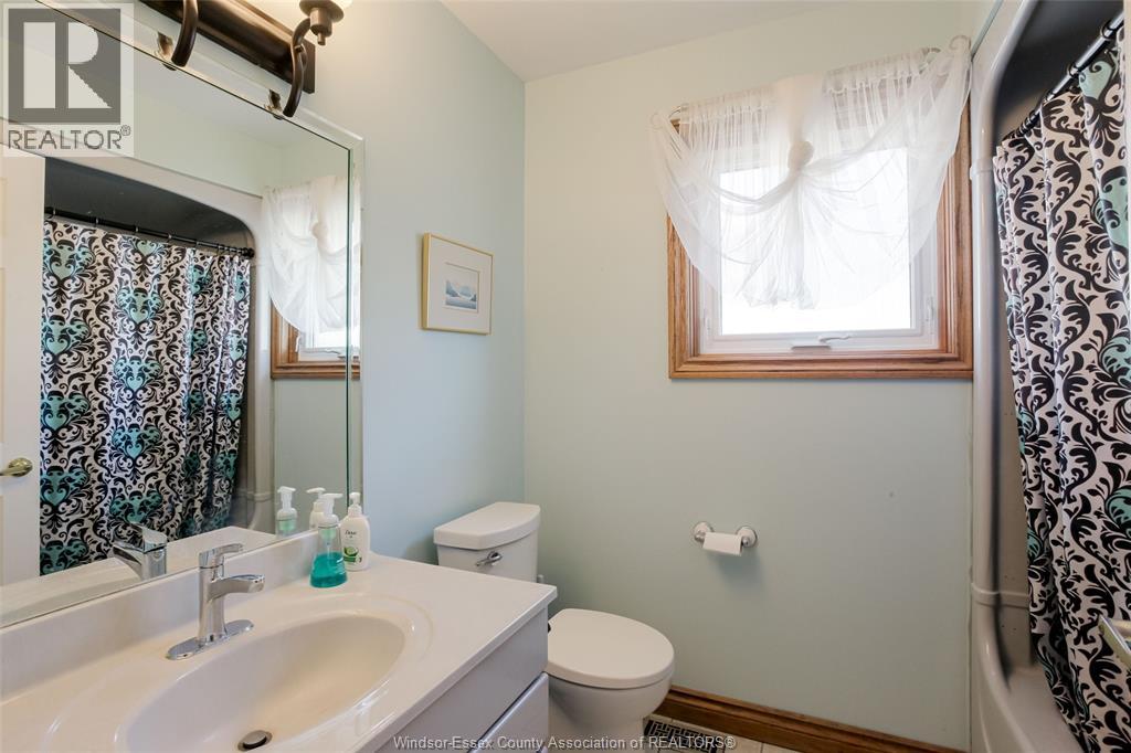 521 Royal Ridge Crescent Property Photo 19