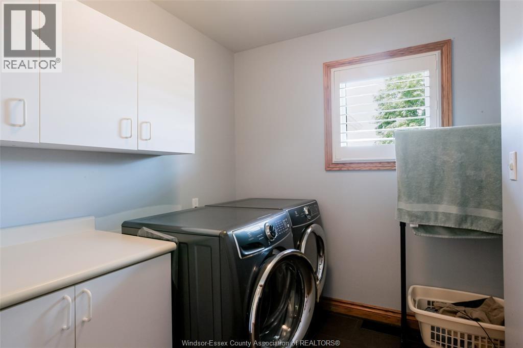 521 Royal Ridge Crescent Property Photo 27