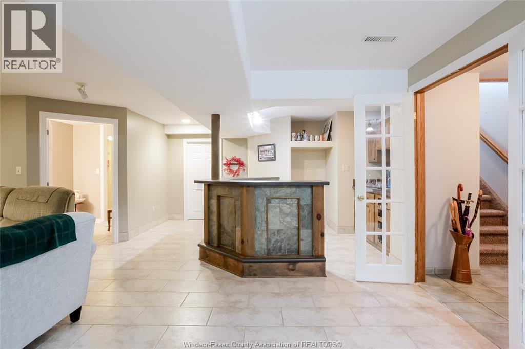 521 Royal Ridge Crescent Property Photo 31