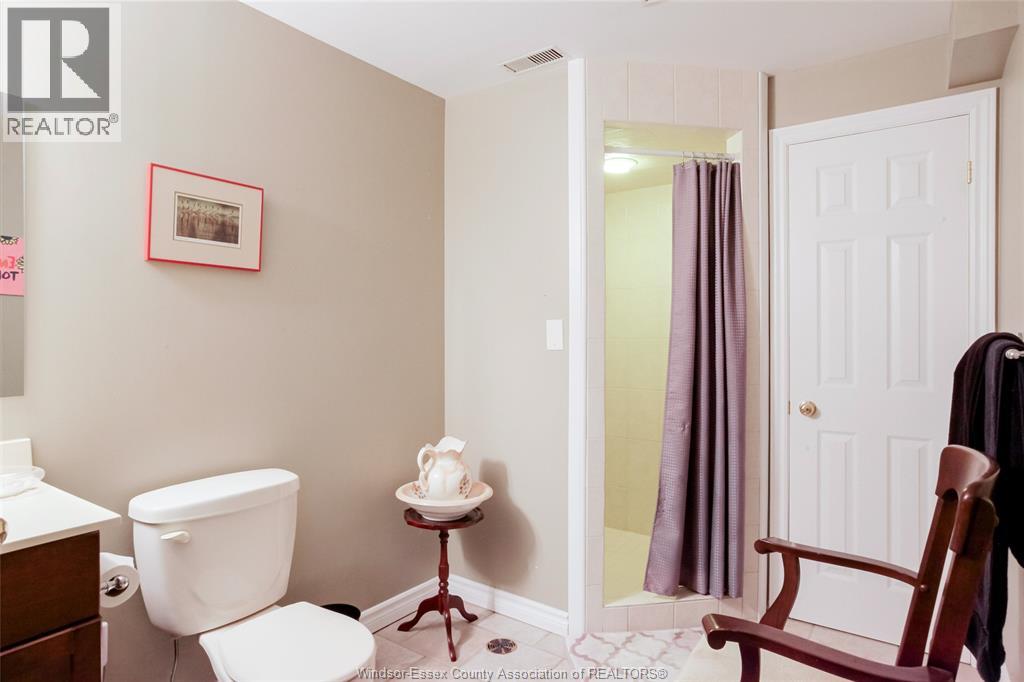 521 Royal Ridge Crescent Property Photo 32