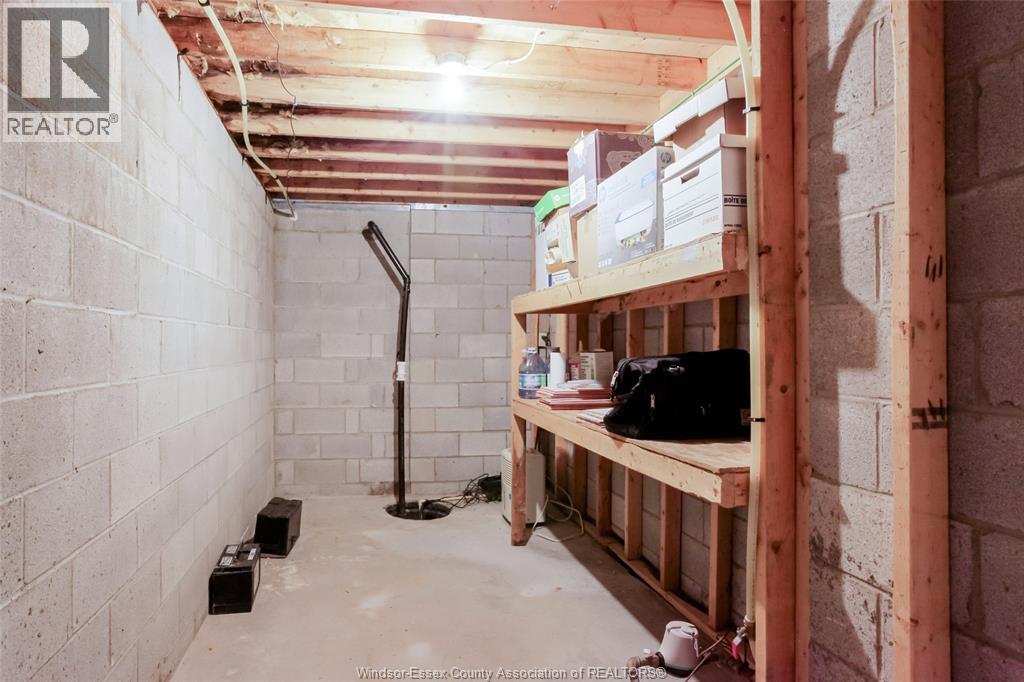 521 Royal Ridge Crescent Property Photo 38