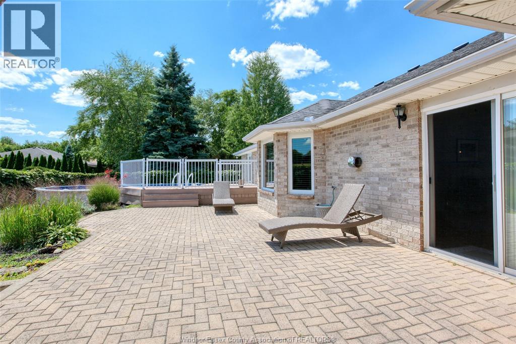 521 Royal Ridge Crescent Property Photo 41