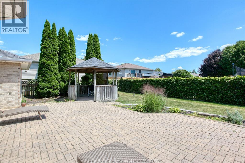 521 Royal Ridge Crescent Property Photo 42