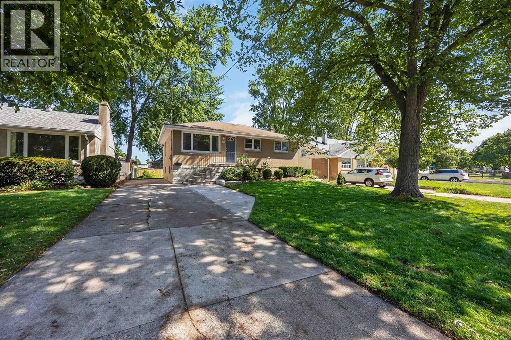 782 HALL STREET Property Photo 1