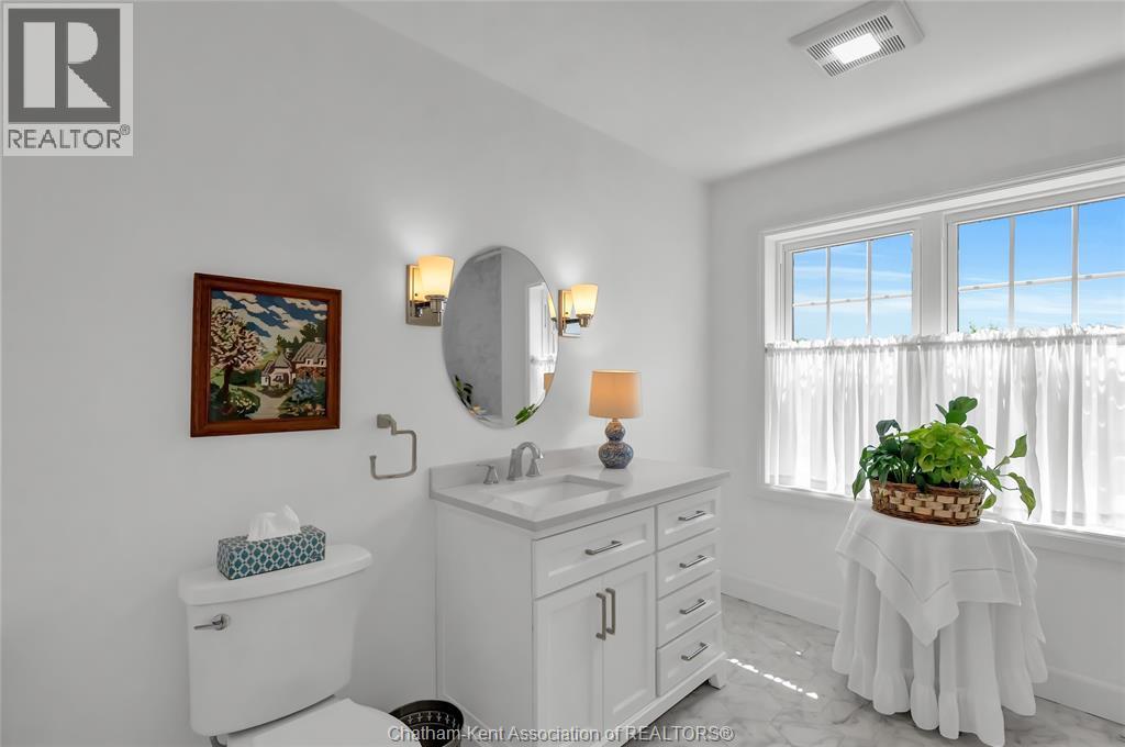 3894 St Clair Parkway Property Photo 21