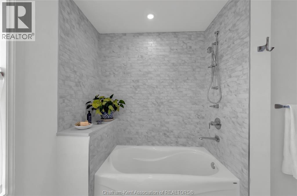 3894 St Clair Parkway Property Photo 22