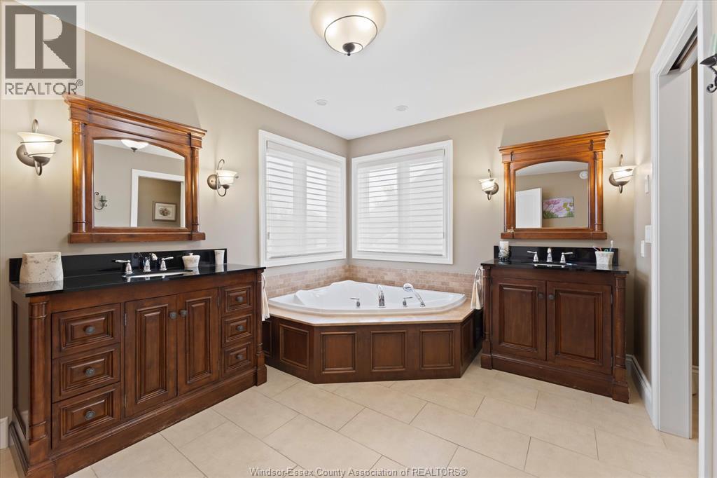 1108 Regency Crescent Property Photo 29