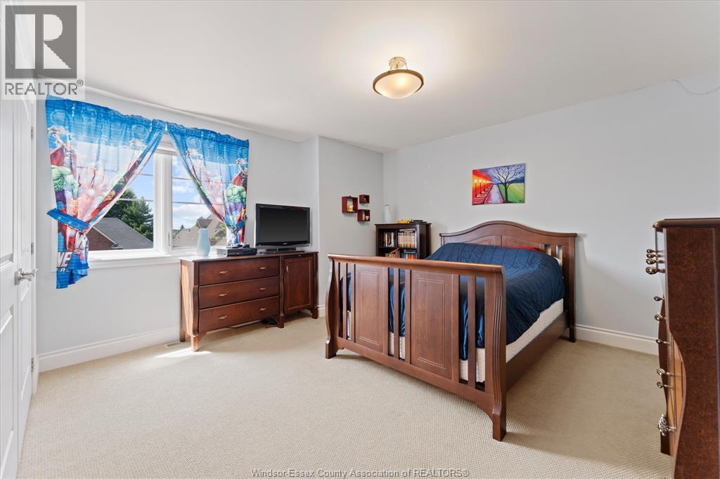 1108 Regency Crescent Property Photo 34