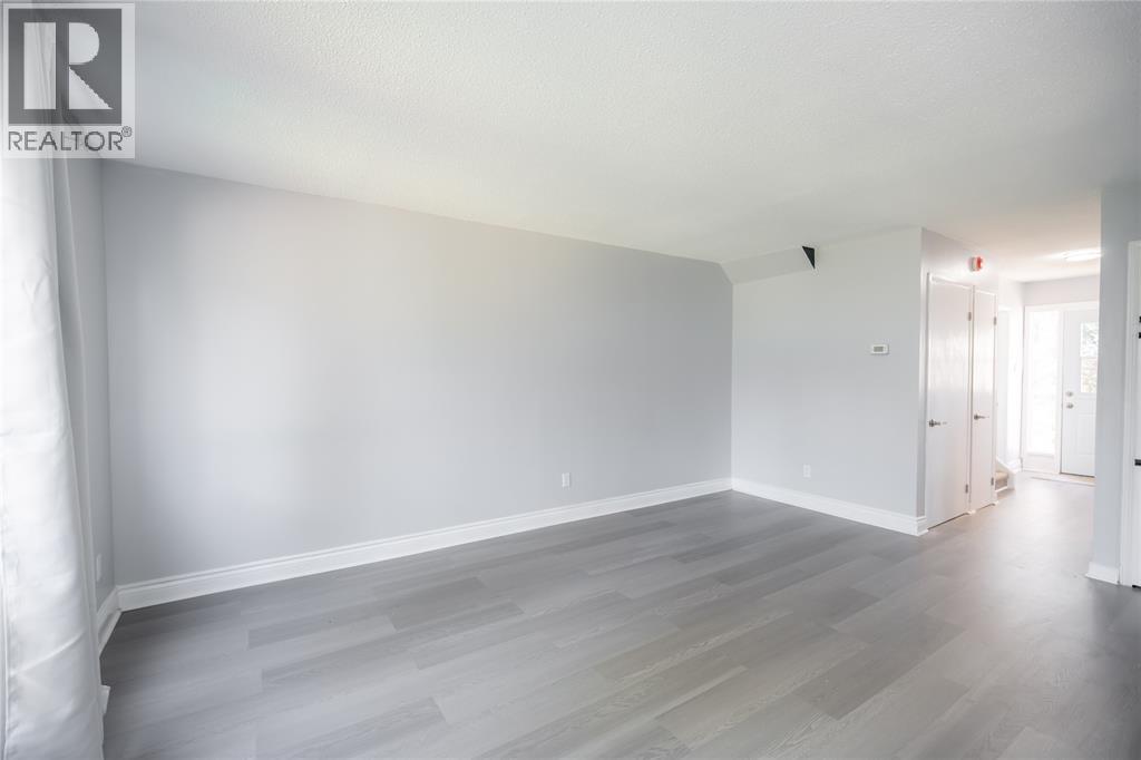 405 Cardiff Place Property Photo 6