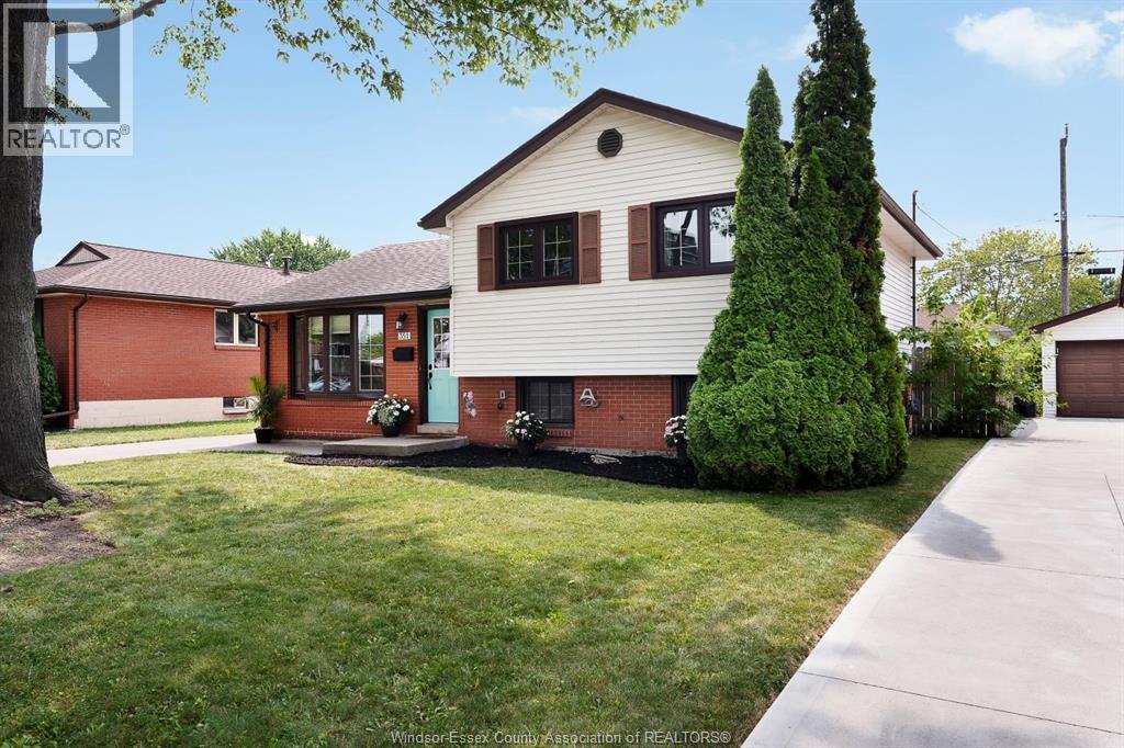 351 Carling Crescent Property Photo 2