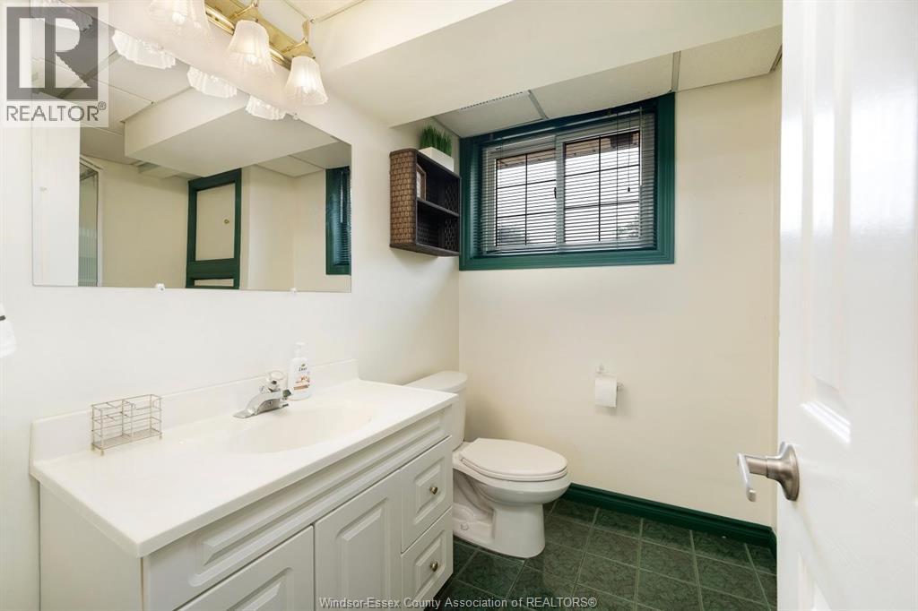 351 Carling Crescent Property Photo 14