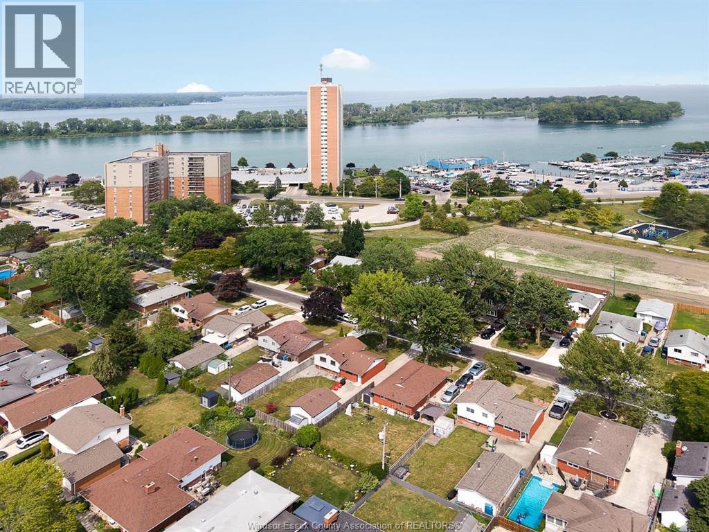 351 Carling Crescent Property Photo 23