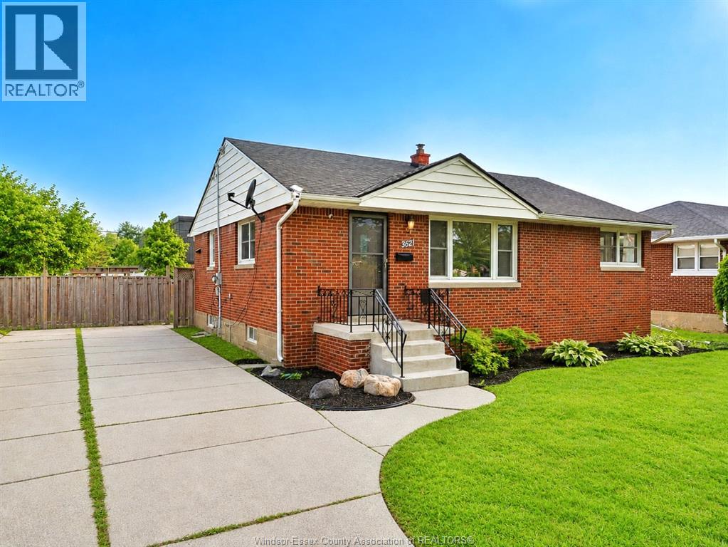 3621 MCKAY AVENUE Property Photo 1